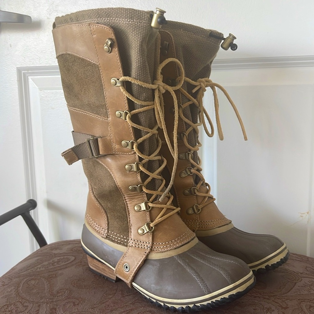 Sorel Women's Brown & Tan Lace-Up Winter Rain Boots EUC